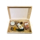 Rinkinys "Išskirtinis" medinėje dėžutėje (lazdyno aliejus, kanapinė druska, goji uogos ir natūralaus vaško žvakė) 